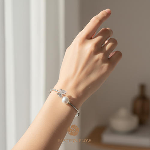 he Flow of Metal: S925 Silver & Freshwater Jiali Pearl Bangle