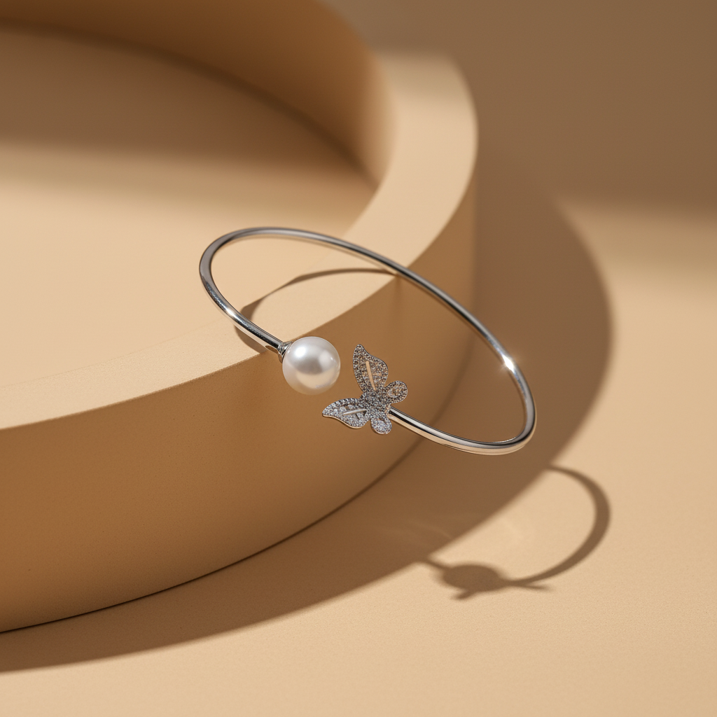 he Flow of Metal: S925 Silver & Freshwater Jiali Pearl Bangle