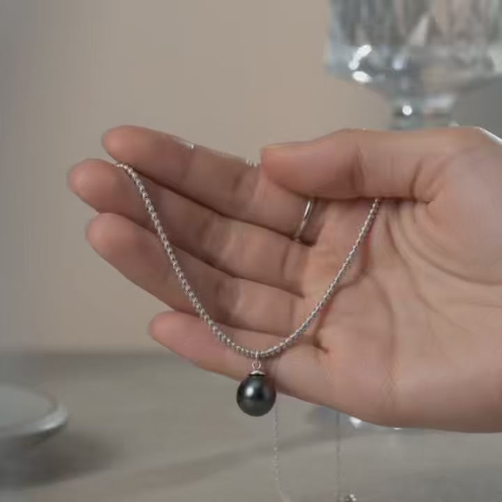 The Flow of Water: Single Natural Tahitian South Sea Pearl Bangle